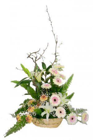 Canasta con gerberas, lilium y claveles