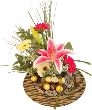 Bandeja con lilium, gerberas y bombones